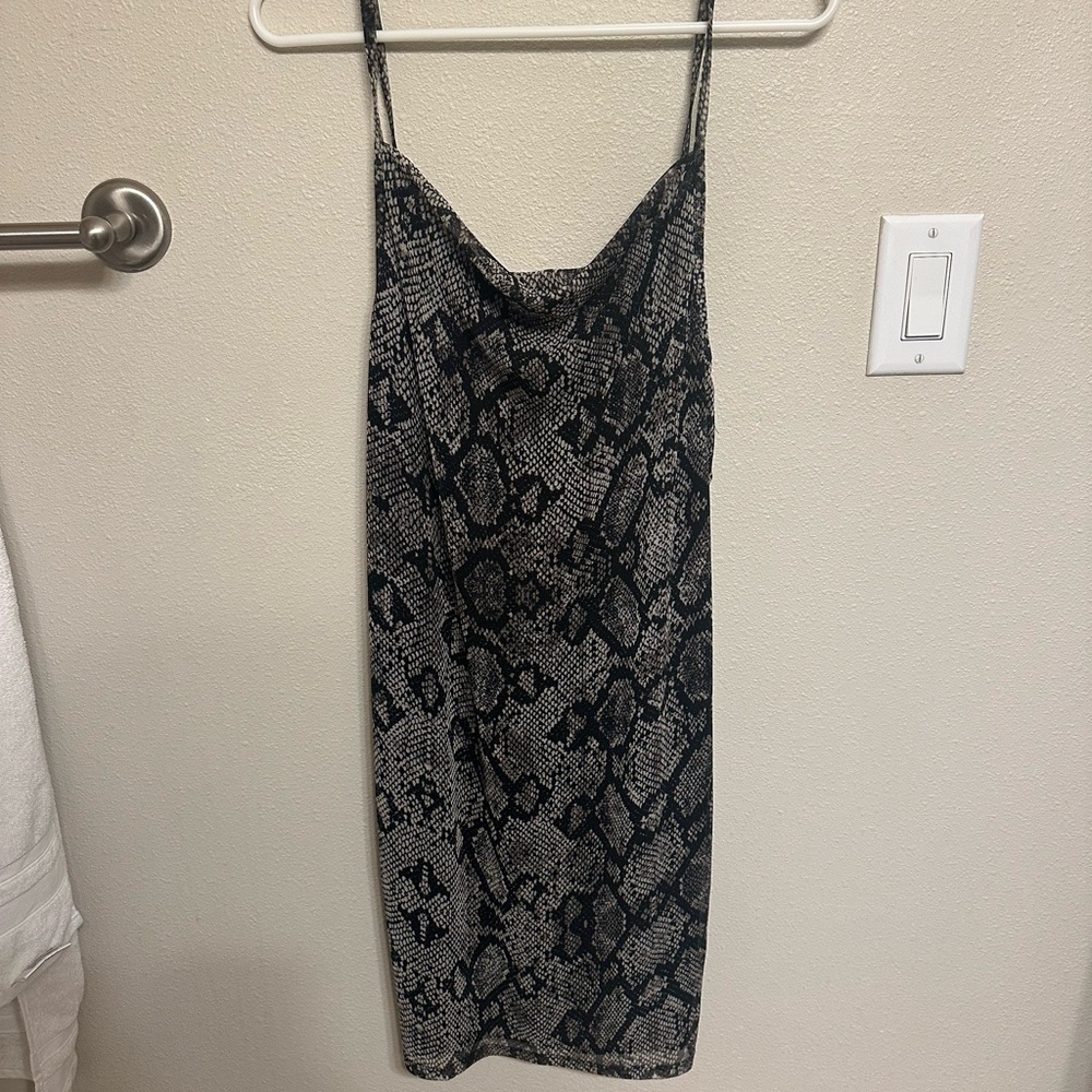 Elegant Black and Gray Snake Print Dress